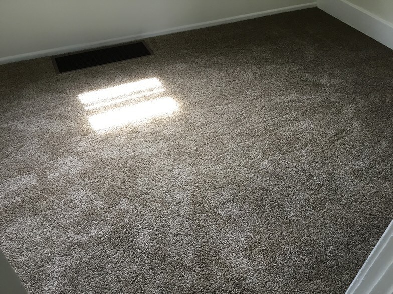 Building Photo - 1204 E 10th St