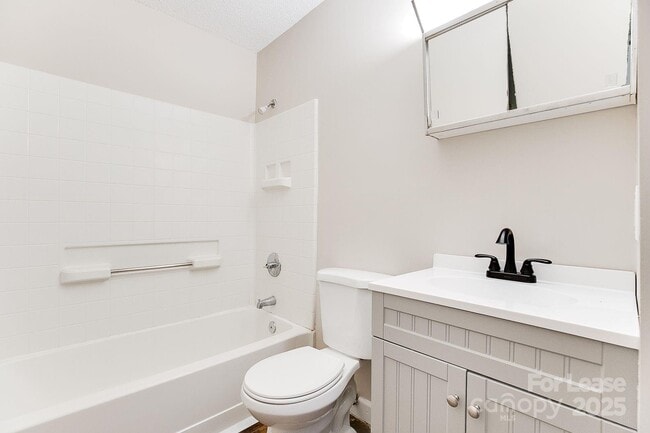 Building Photo - 4027 Bearwood Ave