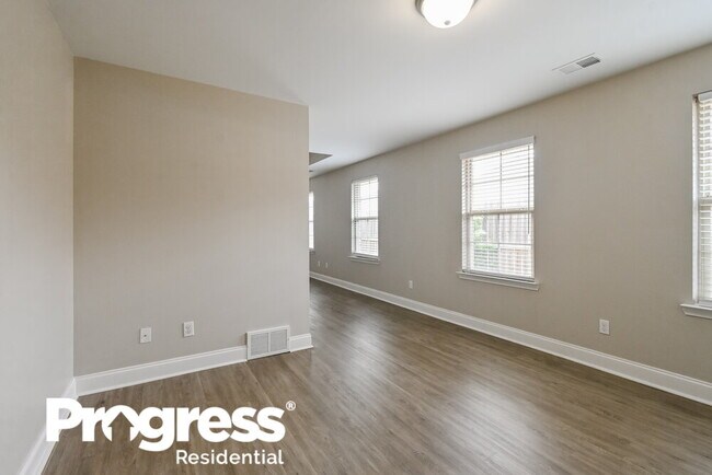 Building Photo - 2932 S Hartland