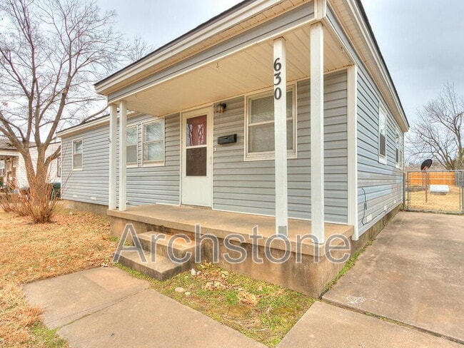 Building Photo - 630 Villa Dr