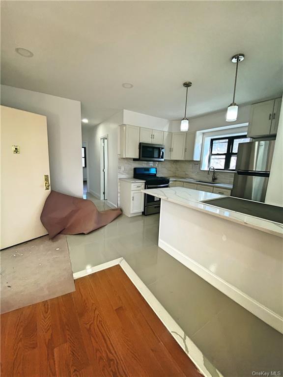 Building Photo - 281 W 234th St