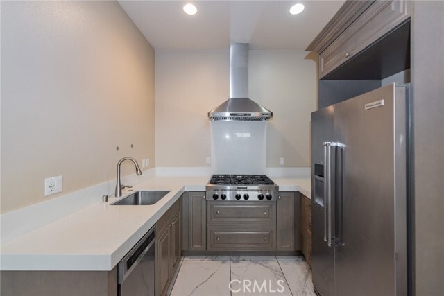 Building Photo - 16 Spanish Moss