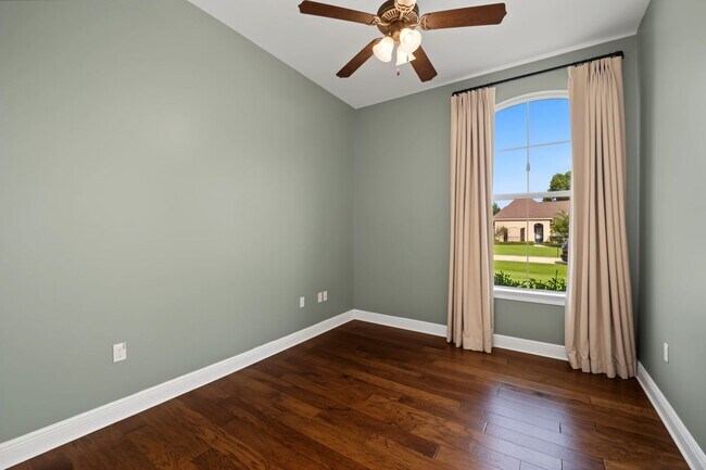 Building Photo - 404 Golden Leaf Ct