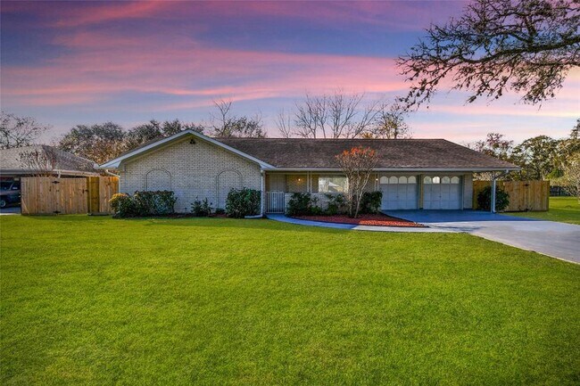 Primary Photo - 1504 Holly Cir
