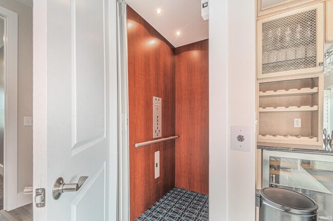 Building Photo - 112 S Niles Ave