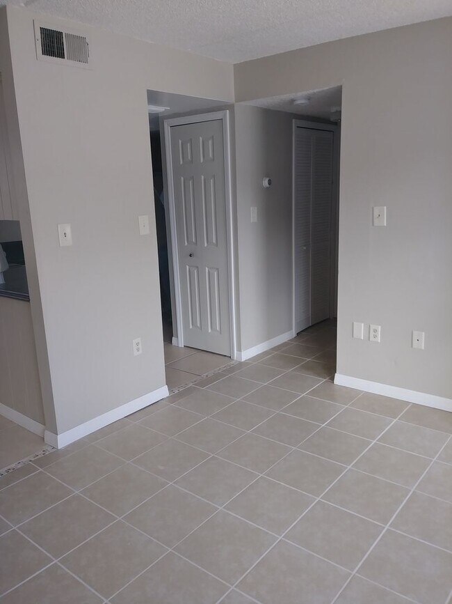 Building Photo - 1BR/1 BA Apt in Historic Downtown Eustis - Newly renovated with Laundry Room and W/D hookups