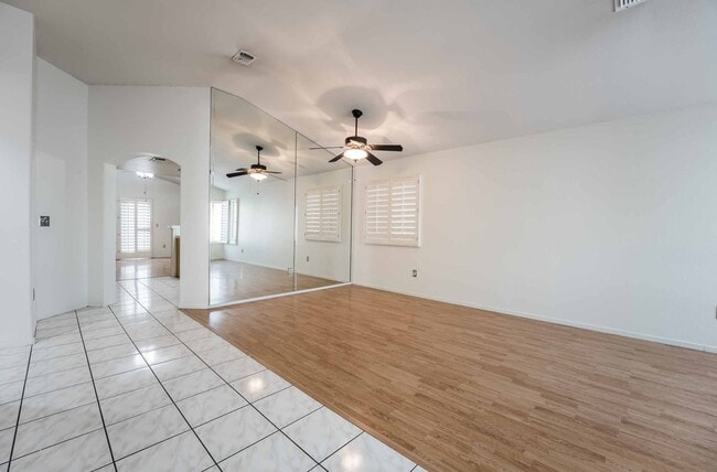 Building Photo - Stunning 3 Bedroom home!