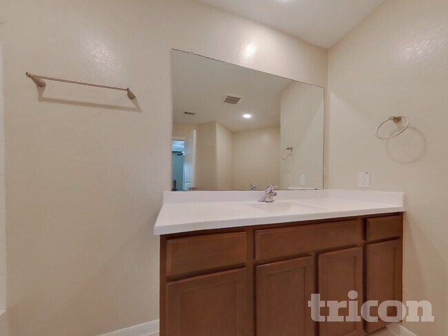 Building Photo - 524 Red Dusk Paint Dr