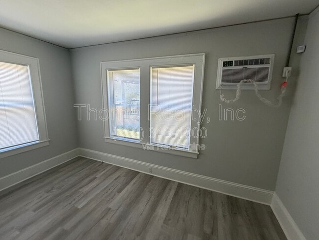 Building Photo - 821 Marigold St