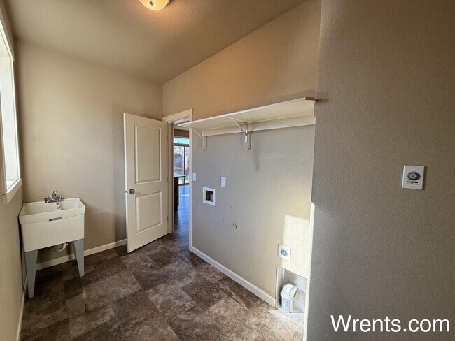 Building Photo - NEW Listing!! Beautiful home in Airway Hei...