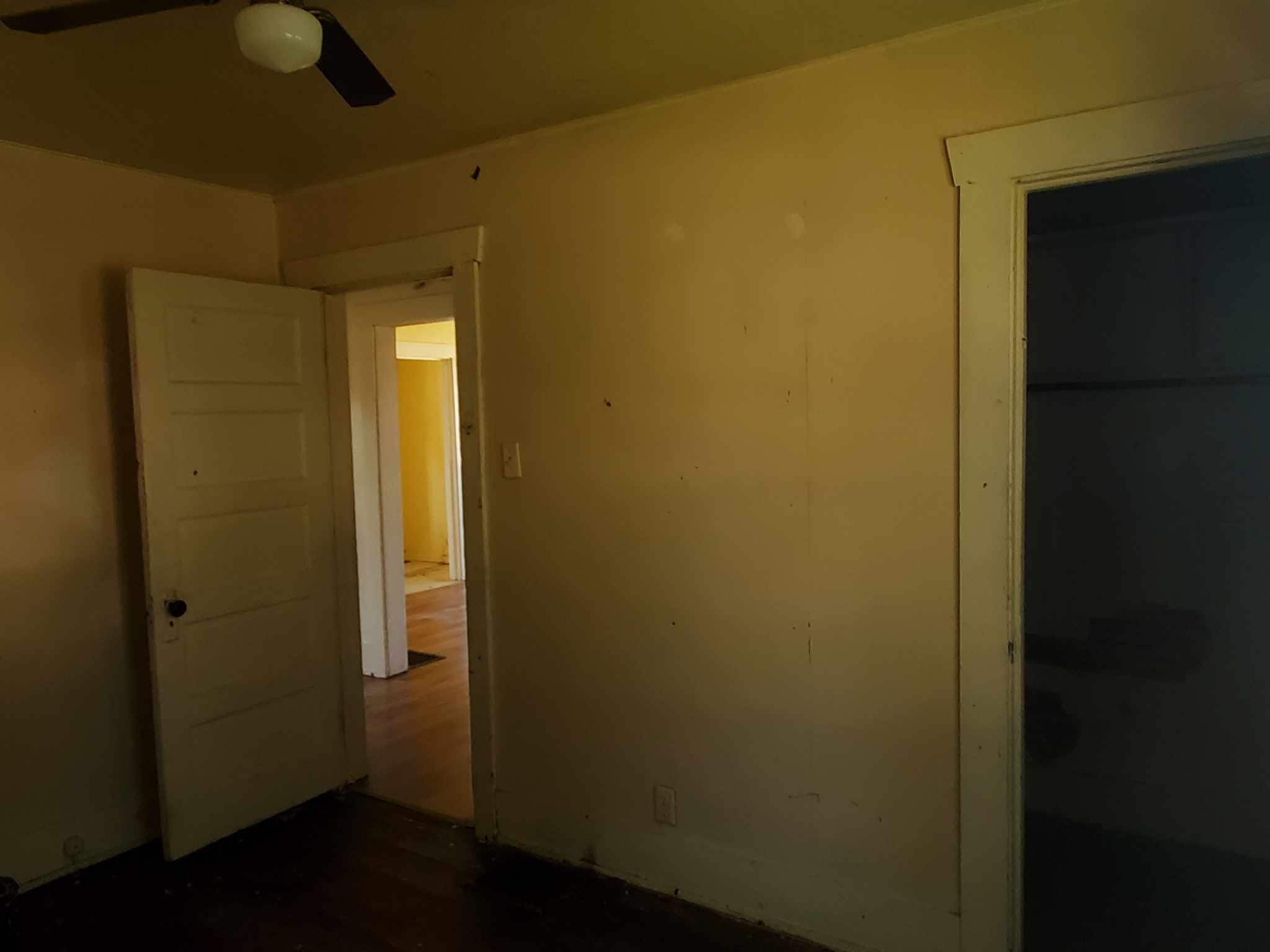 Building Photo - 1305 E Lawrence St