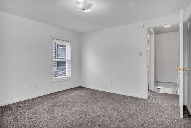 Building Photo - 2 bedroom 1 bathroom located in the heart of Carlisle