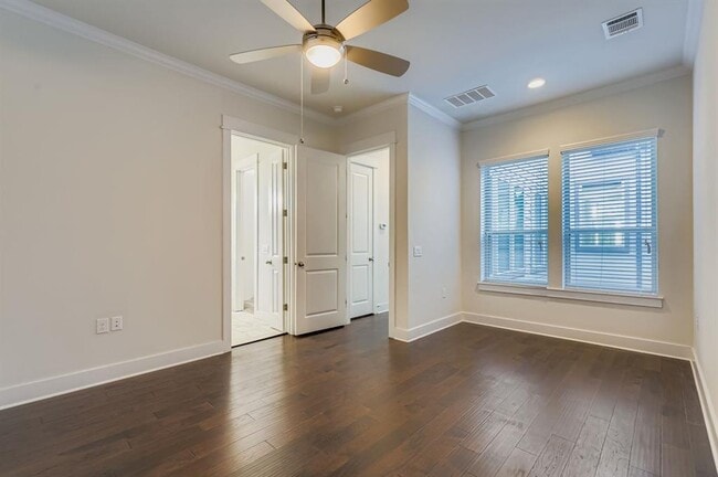 Building Photo - 12518 Red Sparrow St
