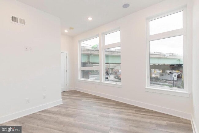 Building Photo - 90-94 E Laurel St