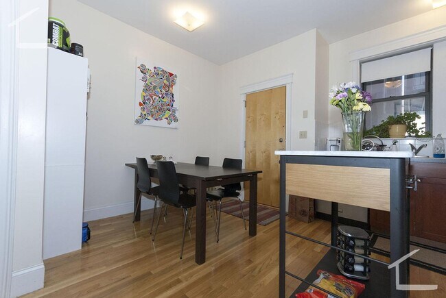 Building Photo - Renovated: Now with higher cei.....