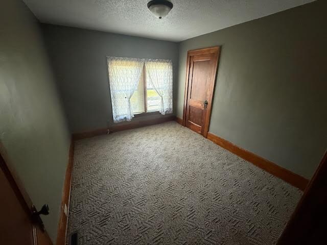 Building Photo - 622 Maple St