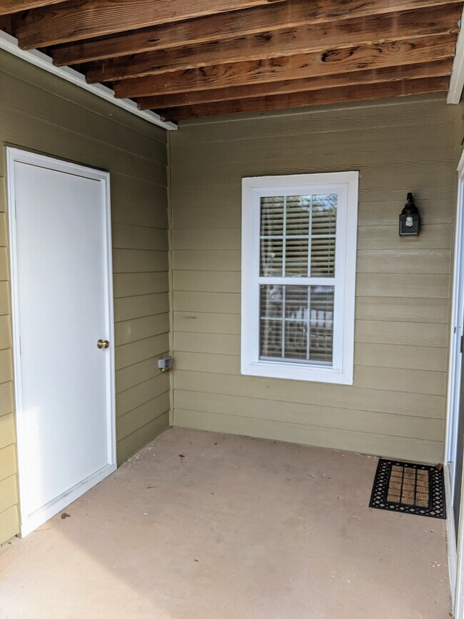 Building Photo - 5680 River Heights Xing SE