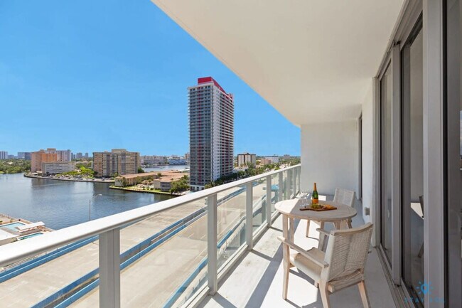 Building Photo - 4010 S Ocean Dr