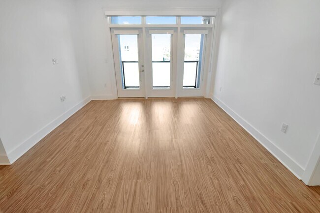 Building Photo - 650 E Brooklyn Vlg Ave