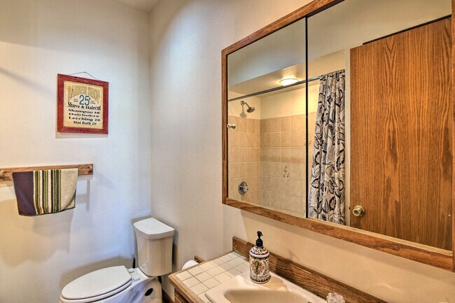 Building Photo - 1131 Pine Ridge Rd