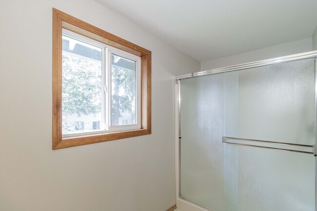 Building Photo - Spacious 4 Bedroom Home | 2,116 SF | Great Room with Fireplace | Fenced Backyard & 2-Car Garage