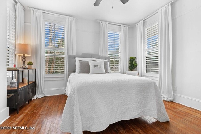 Building Photo - 4236 Melrose Ave