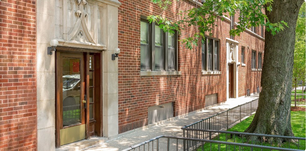 Building Photo - 1400 W Edgewater Ave