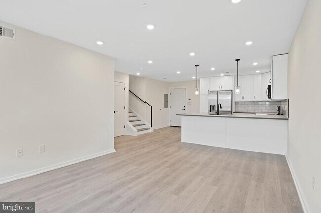 Building Photo - 1721 N 21st St