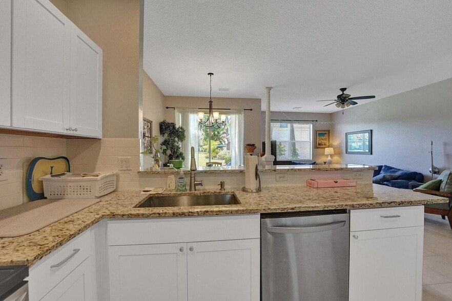 Building Photo - 254 River Bluff Ln