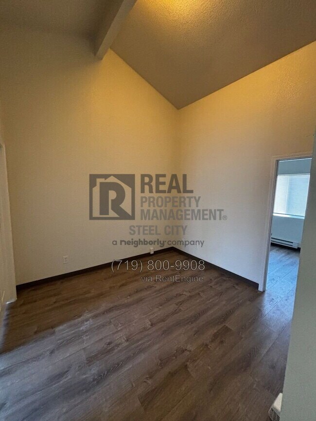 Building Photo - 1715 Oakshire Ln