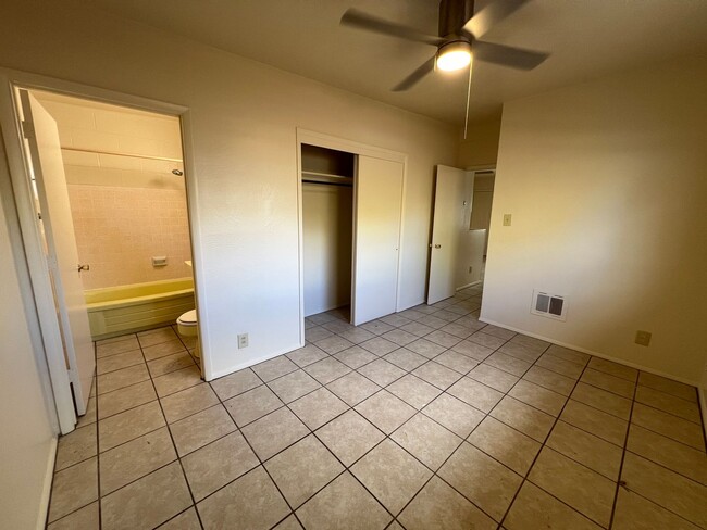 Building Photo - Spacious Updated 1 bedroom, 1 bath Availab...