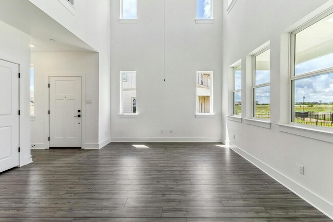 Building Photo - Beautiful 3 Bedroom Townhome