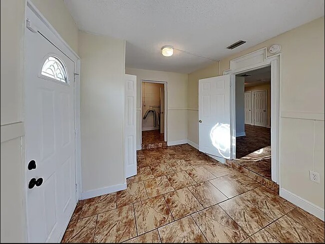 Building Photo - 5435 Lily St