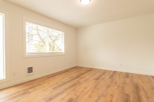 Building Photo - 506-510 SE 46th Ave