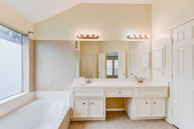 Building Photo - 16206 Waiting Spring Cir