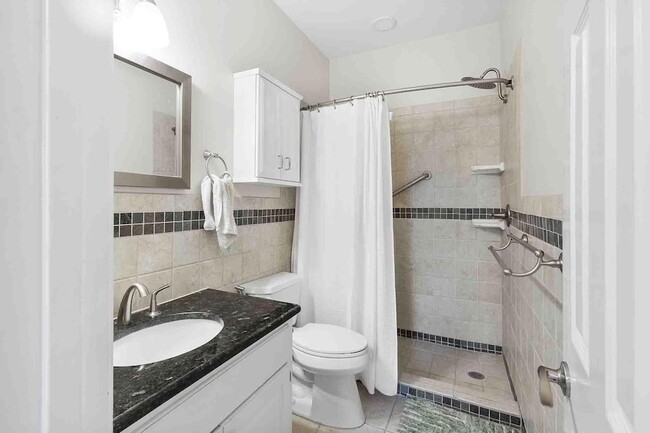 Building Photo - 1307 Kinney Ave