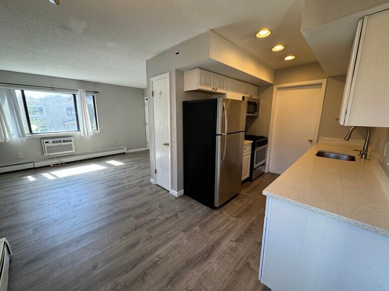 Building Photo - 60 Plainfield Ave