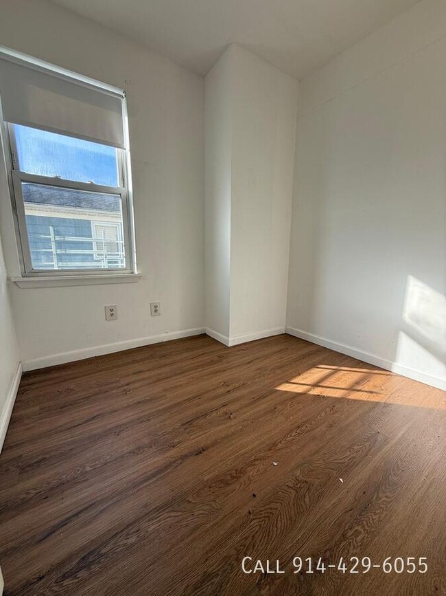 Building Photo - 83 Maple Pl