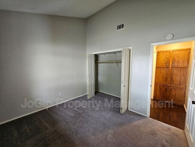Building Photo - 602 Prairie Dell St