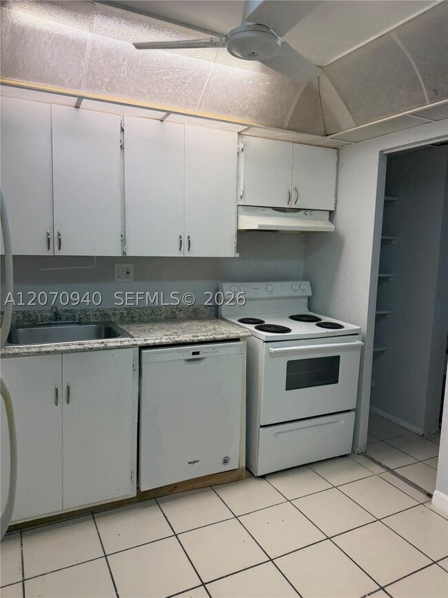 Building Photo - 7925 S Colony Cir