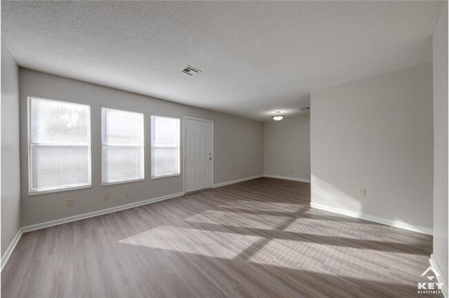 Building Photo - 1324 N Minneapolis St