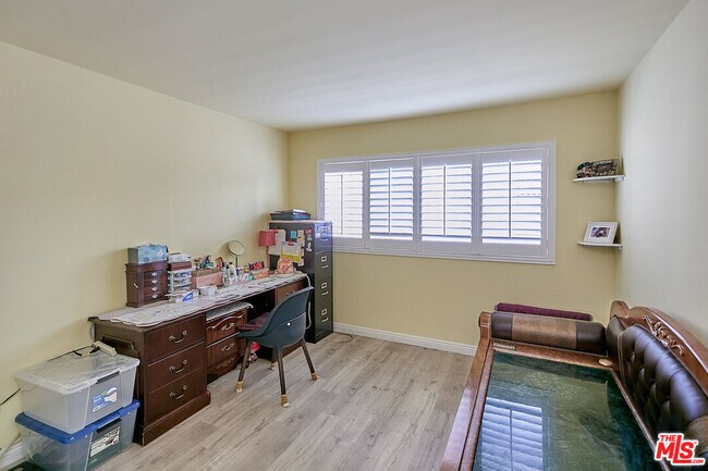 Building Photo - 514 S Harvard Blvd