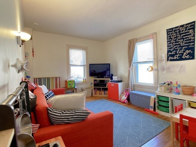 Building Photo - 124 Carlisle St