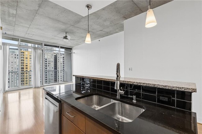 Building Photo - 950 W Peachtree St NW