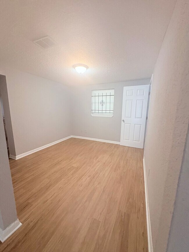 Building Photo - Affordable City living