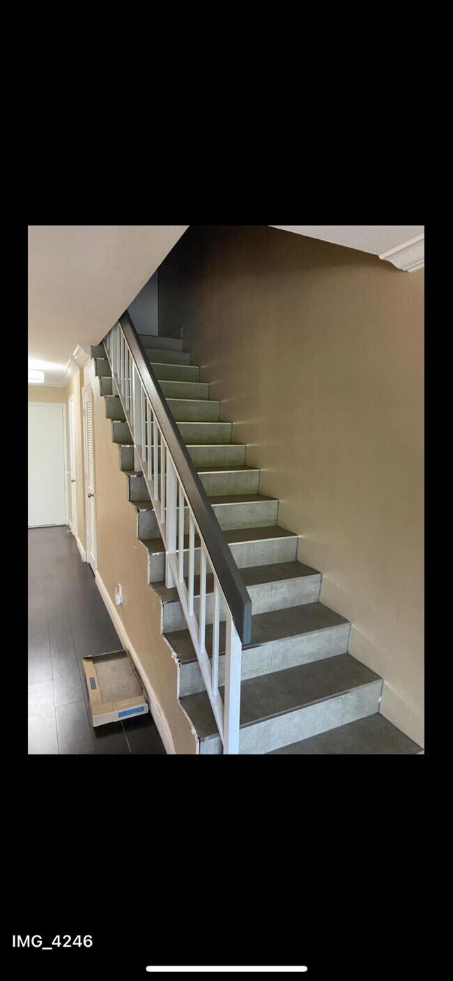 Building Photo - 6557 Racquet Club Dr