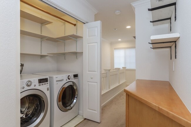 Building Photo - 3 Bed / 2.5 Bath townhome at the Cove in Redwood Shores with garage parking and EV charger. YouTu...