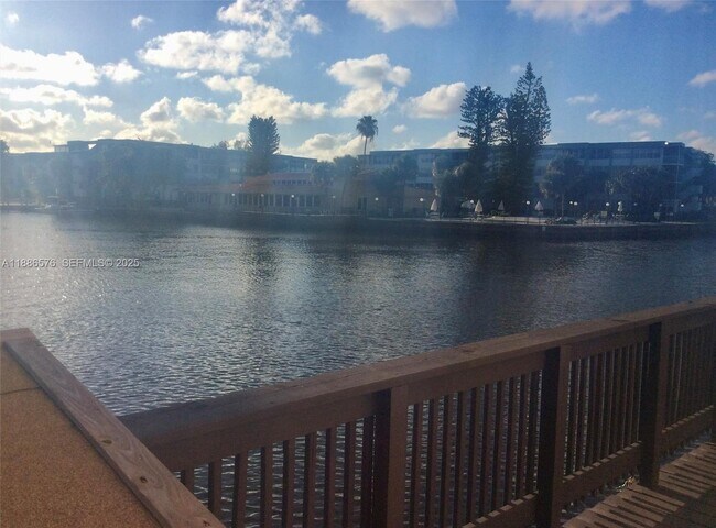 Building Photo - 2775 Taft St