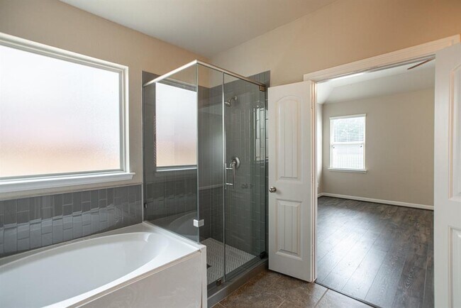 Building Photo - 99 West Wading Pond Circle