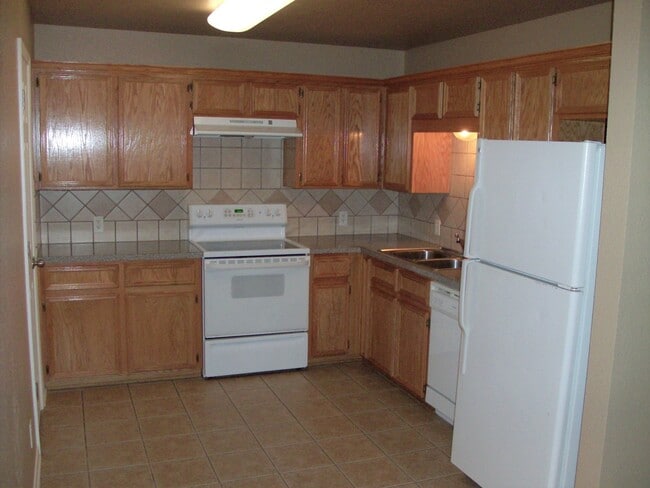 Building Photo - Spacious 3-Bedroom Duplex Near Clear Creek...